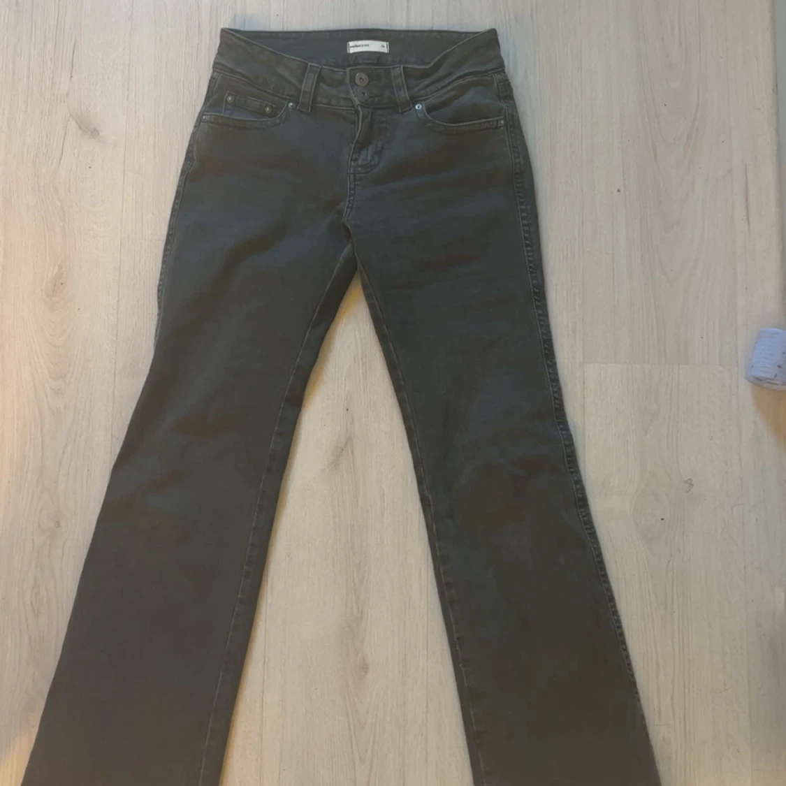 Svarta bootcut jeans från Gina Tricot - 3