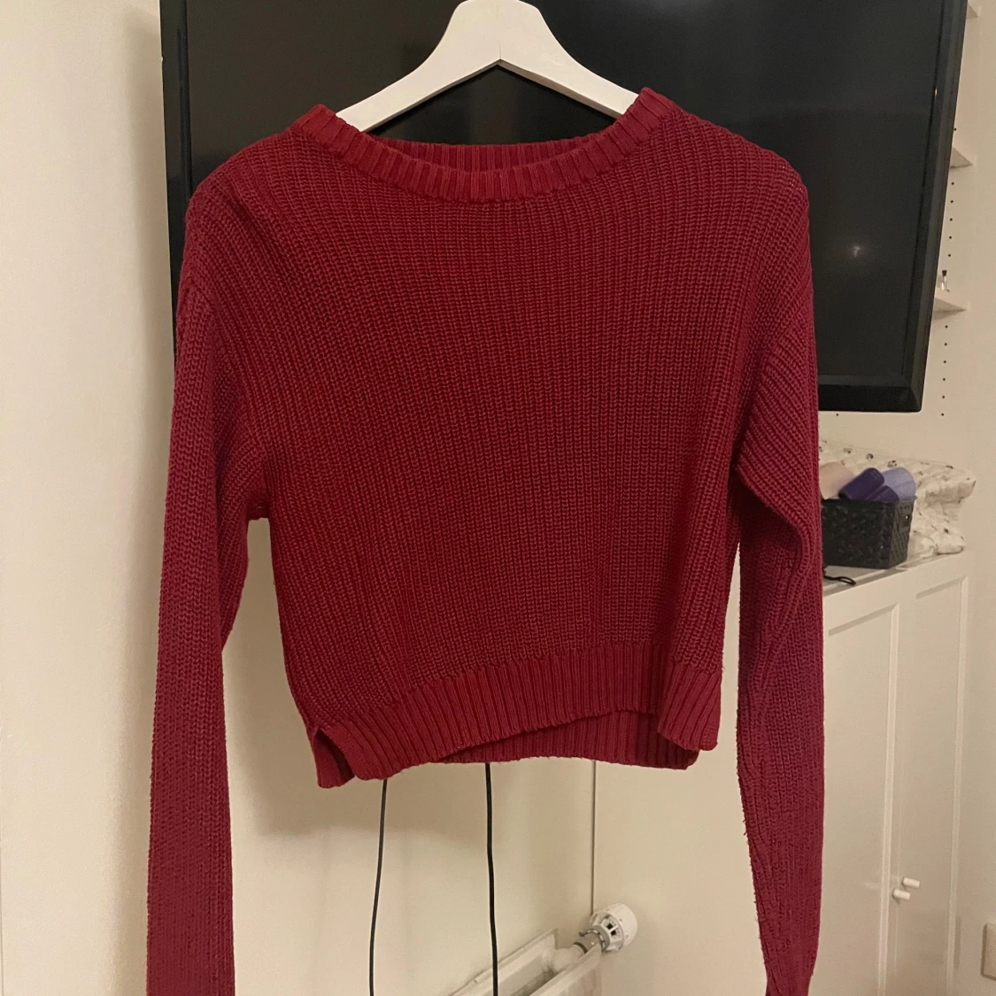 Vinröd croppad stickad tröja Even&Odd