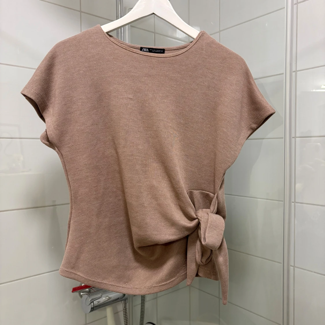 Beige topp med knyt från Zara - 1