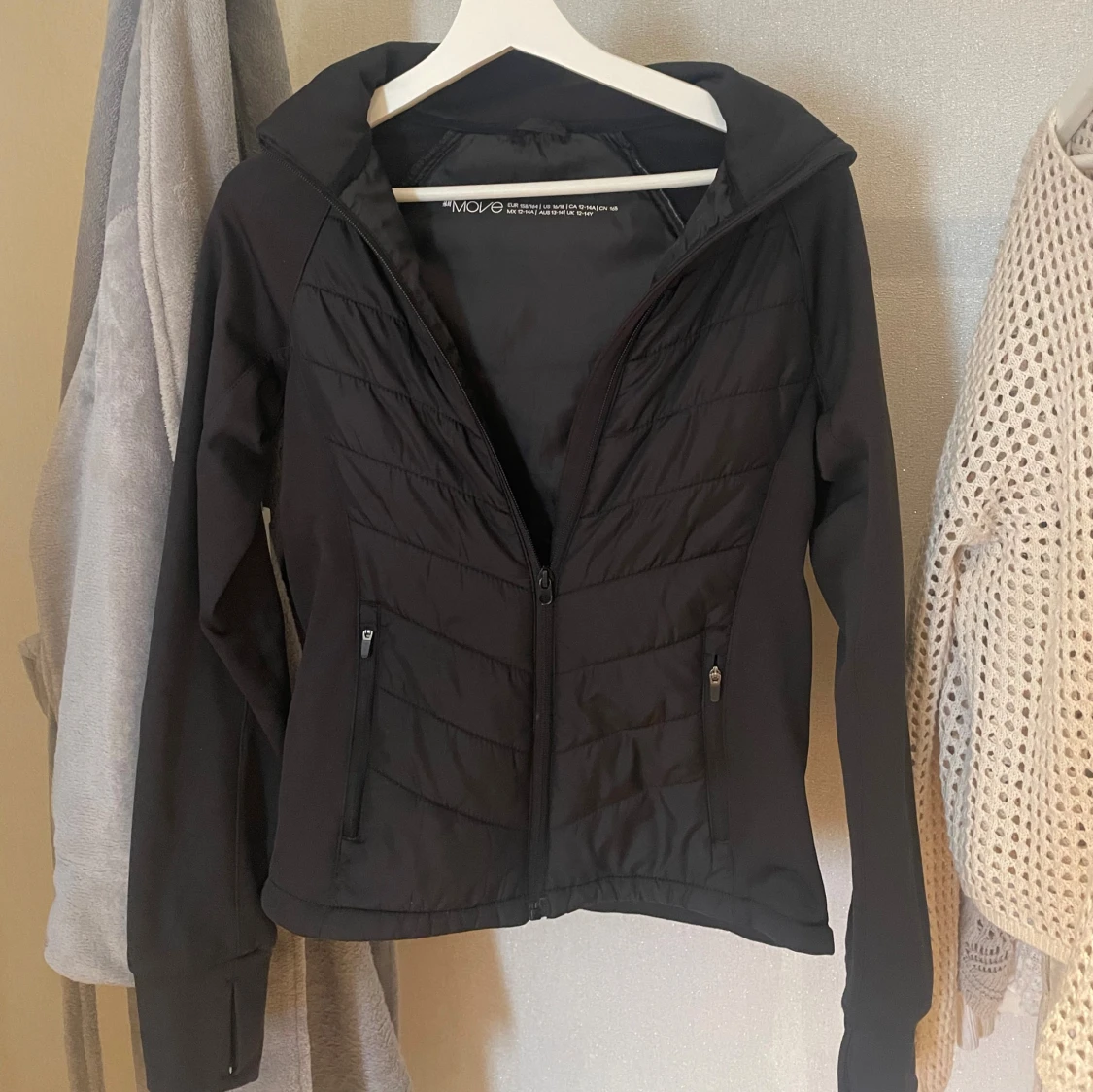 Svart quiltad vindjacka från Move/ H&M - 2