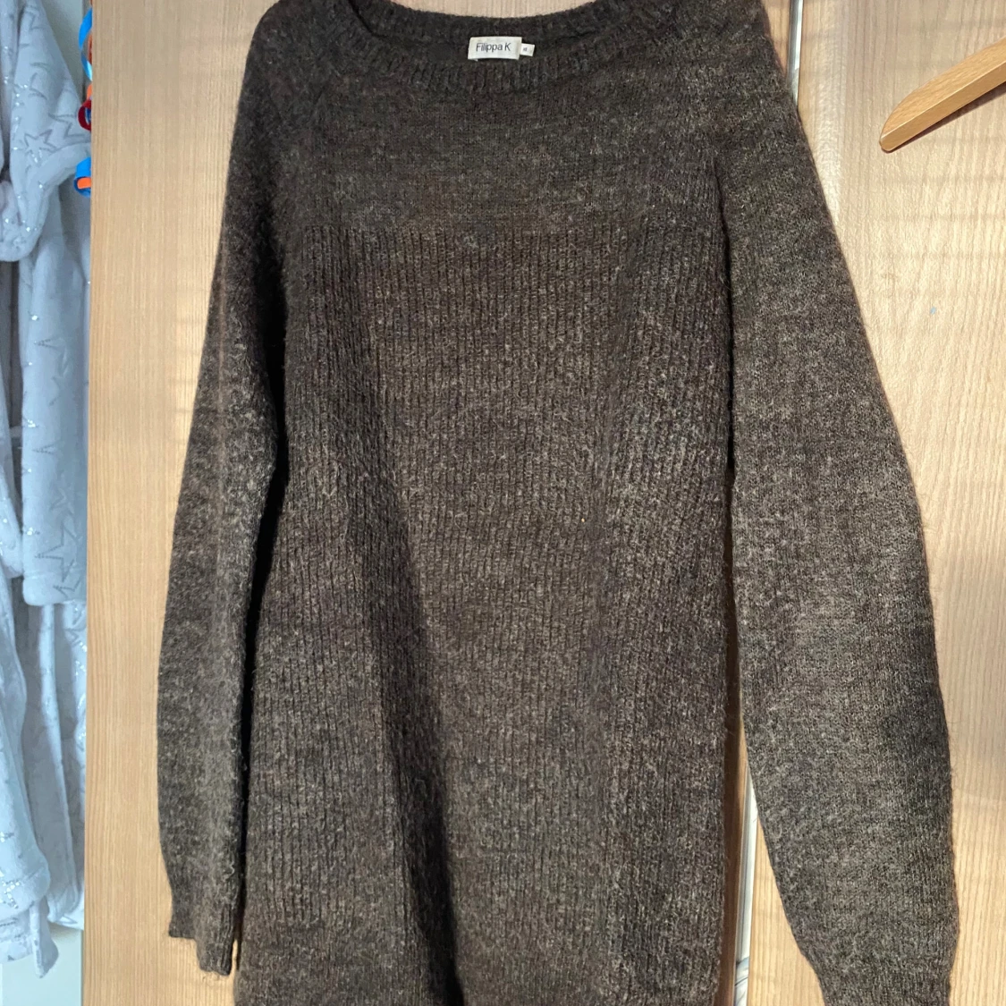 Brun stickad tröja från Filippa K