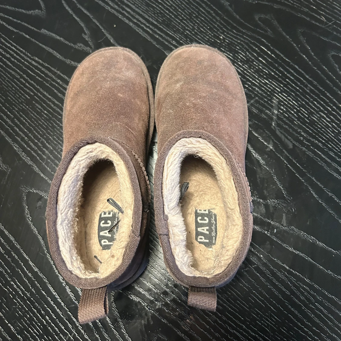 Bruna uggs från din sko - 1