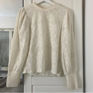 Vit blus - Söt vit blus från object i storlek s! använd fåtal gånger