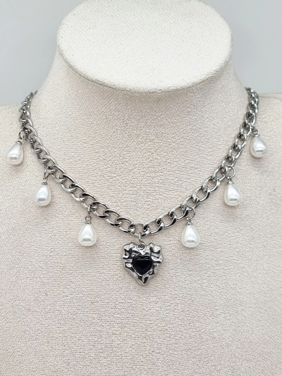 Stilfullt halsband med hjärta