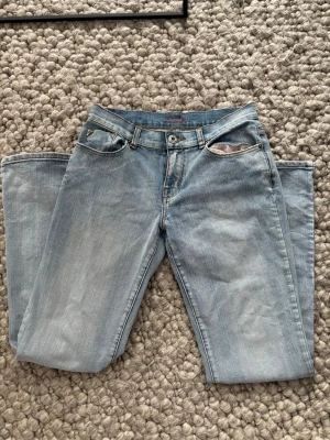 Ljusblå low bootcut jeans - Jättefina vintage lågmidjade jeans❤️ nästan aldrig använda och kan gå ner i pris!