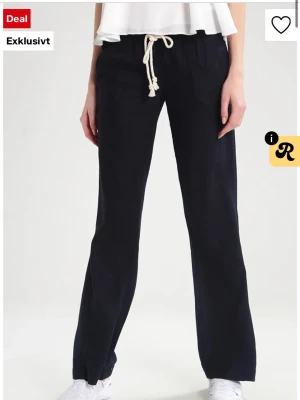 Roxy linnebyxor!! - Säljer dessa jättesnygga Roxy linnebyxor. Endast använda några gånger. Trendiga och inga defekter. Lånade bilder!! 