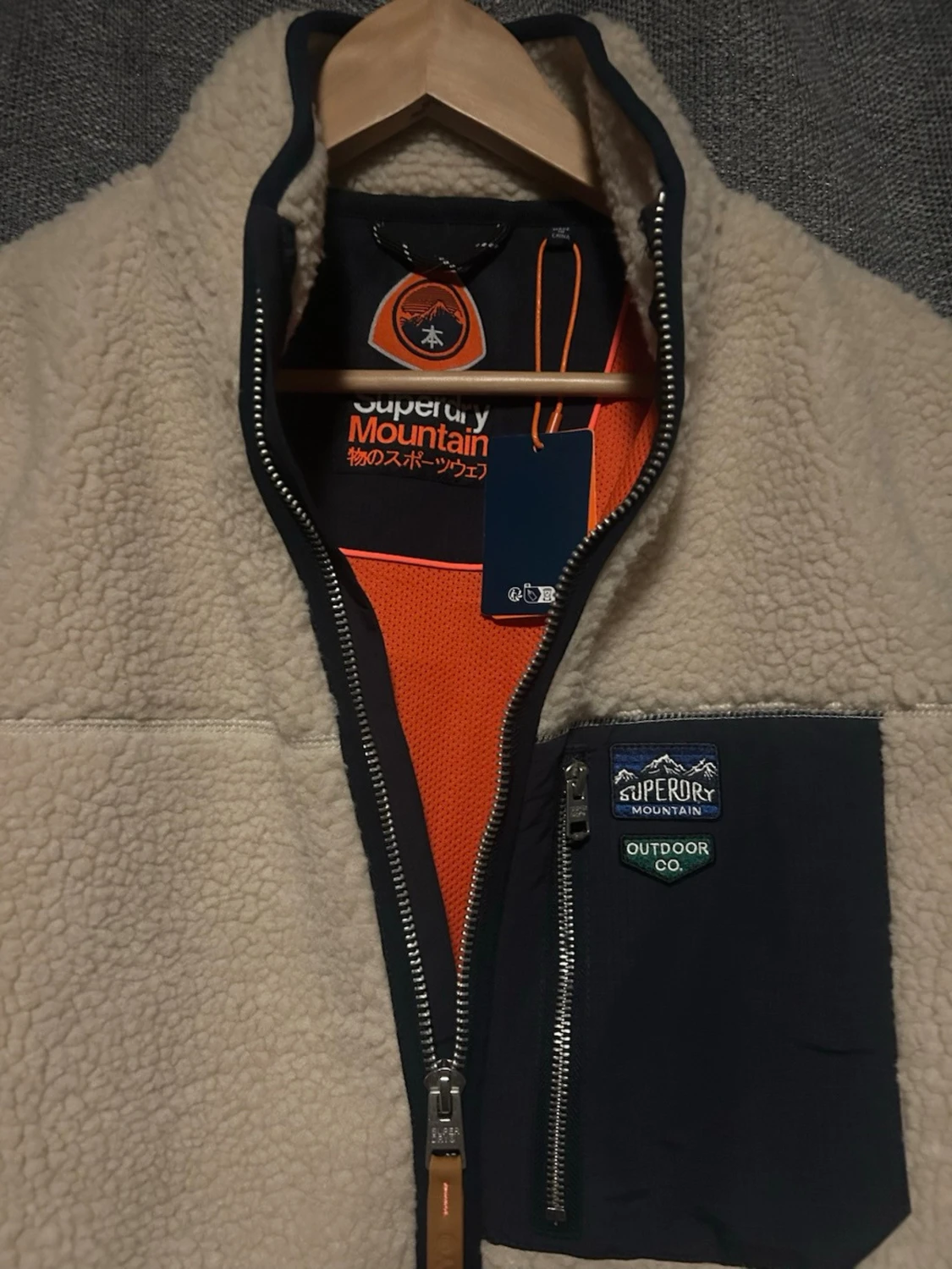 Beige fleeceväst från Superdry  - 2