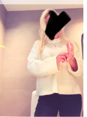 vit stickad tröja, Gina - så fin från Gina! tror inte den säljs längre, jag hittade iaf inte på hemsidan.. 💞💞