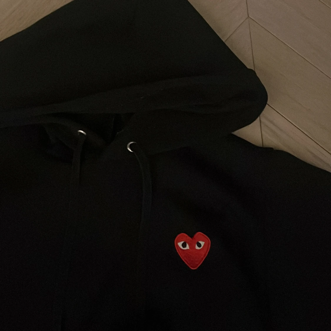 Svart Comme des Garçons Play hoodie - 1