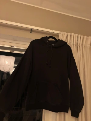 Svart hoodie - Super najs svart hoodie från bikbok 