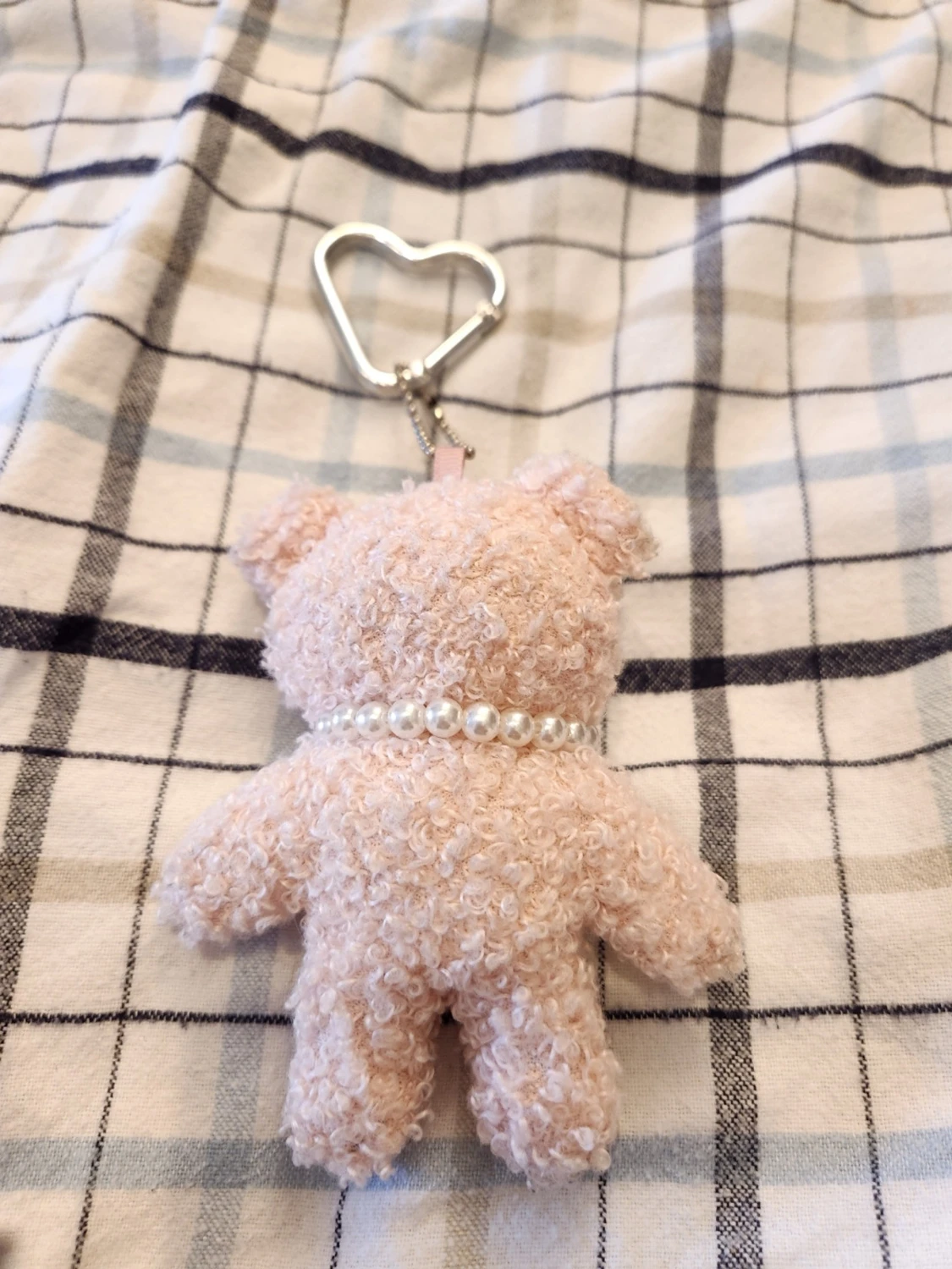 Nallebjörn nyckelring med pärlhalsband - 1