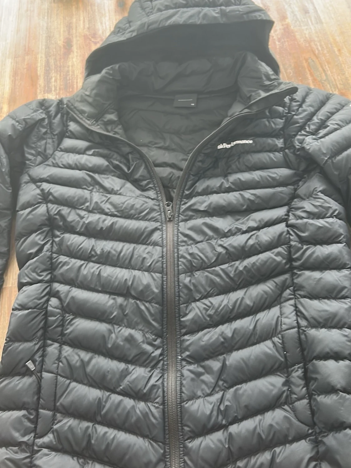 Svart dunjacka Peak Performance