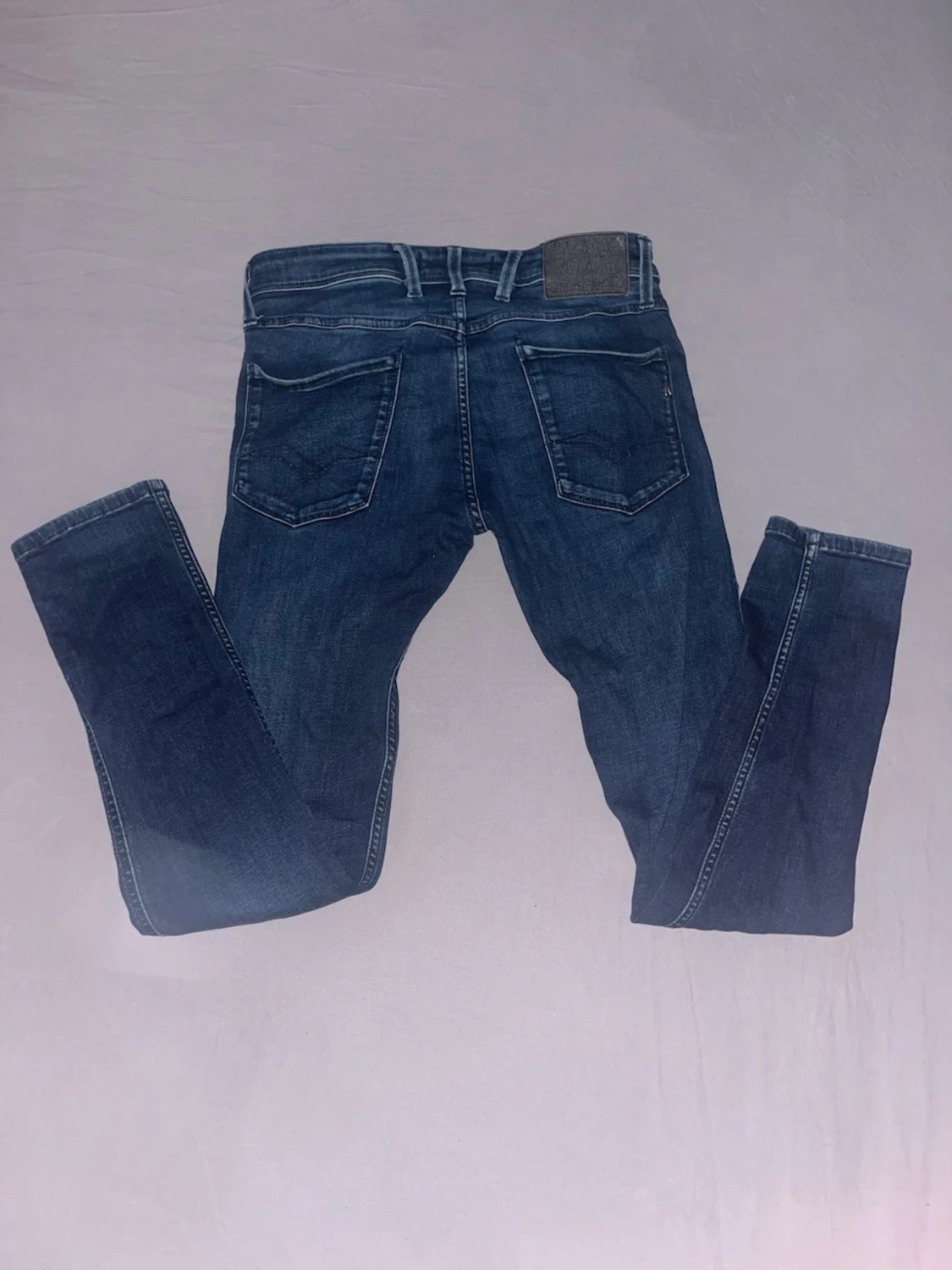 Mörkblå replay ambass jeans