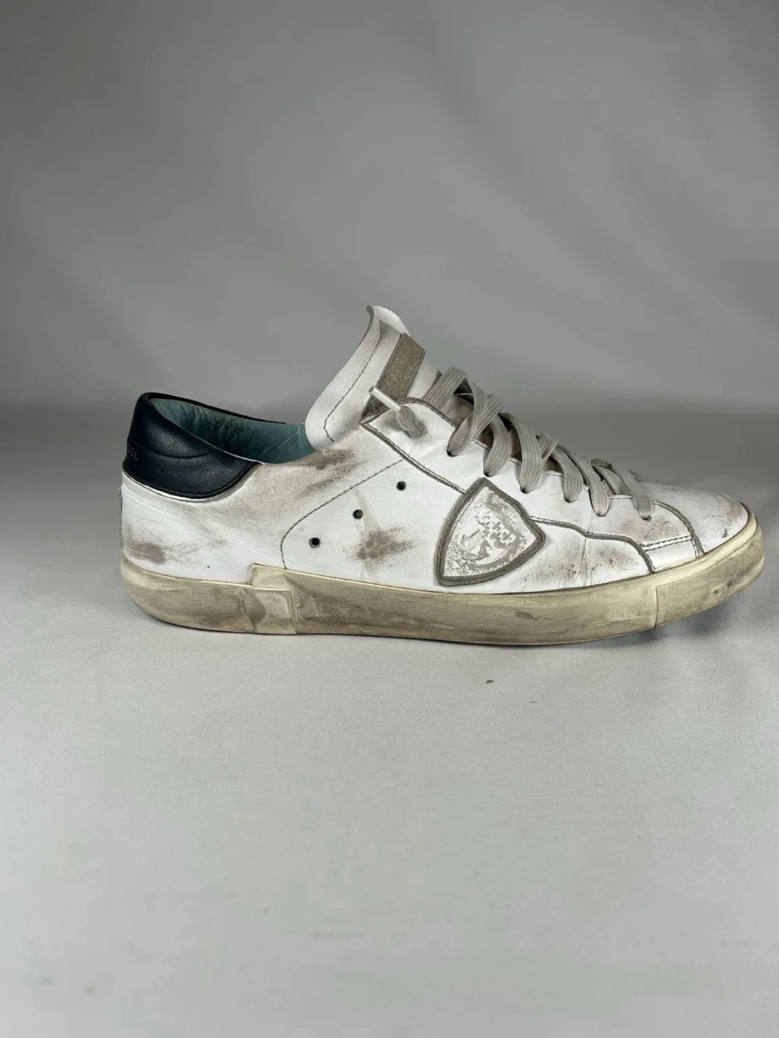 Philippe Model vita sneakers med grå detaljer - 1