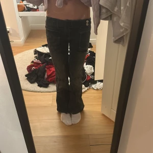 Svarta bootcut jeans från gina - Gina jeanse