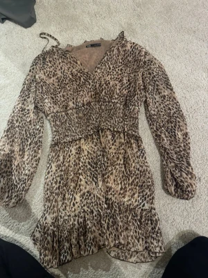 Klänning - Klänning frpn zara