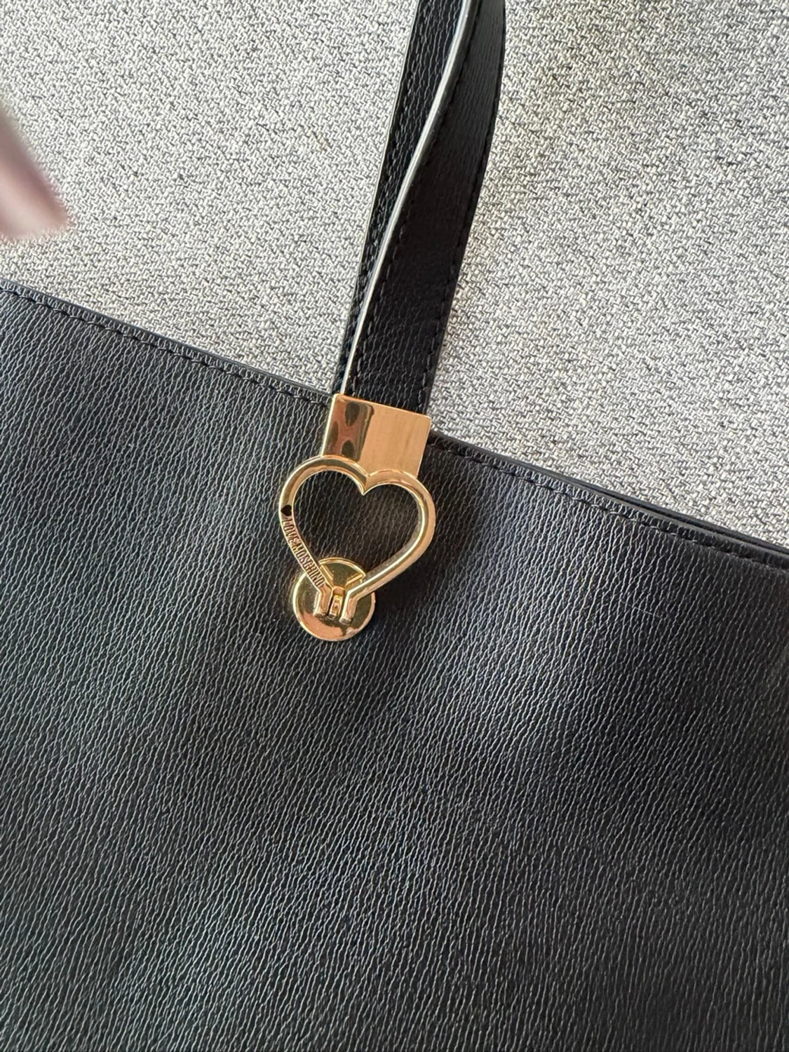 Svart handväska från Love Moschino - 1