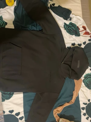 Esstinetal tröja  - Jättefin tröja men fel storlek för mig det är en xs storlek man underbar kvalitet. Storlek är S passar även xs priset går ej att diskutera köp elelr försvinn 