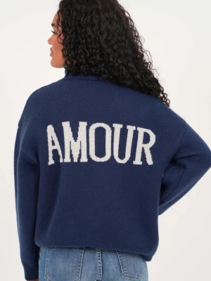 Mörkblå stickad polotröja - Säljer den här populära tröjan från meet me there! Endast använd en gång🩷 Står storlek XXS/XS på lappen men skulle säga att den mer är XS/S. Orginalpris: 550 kr