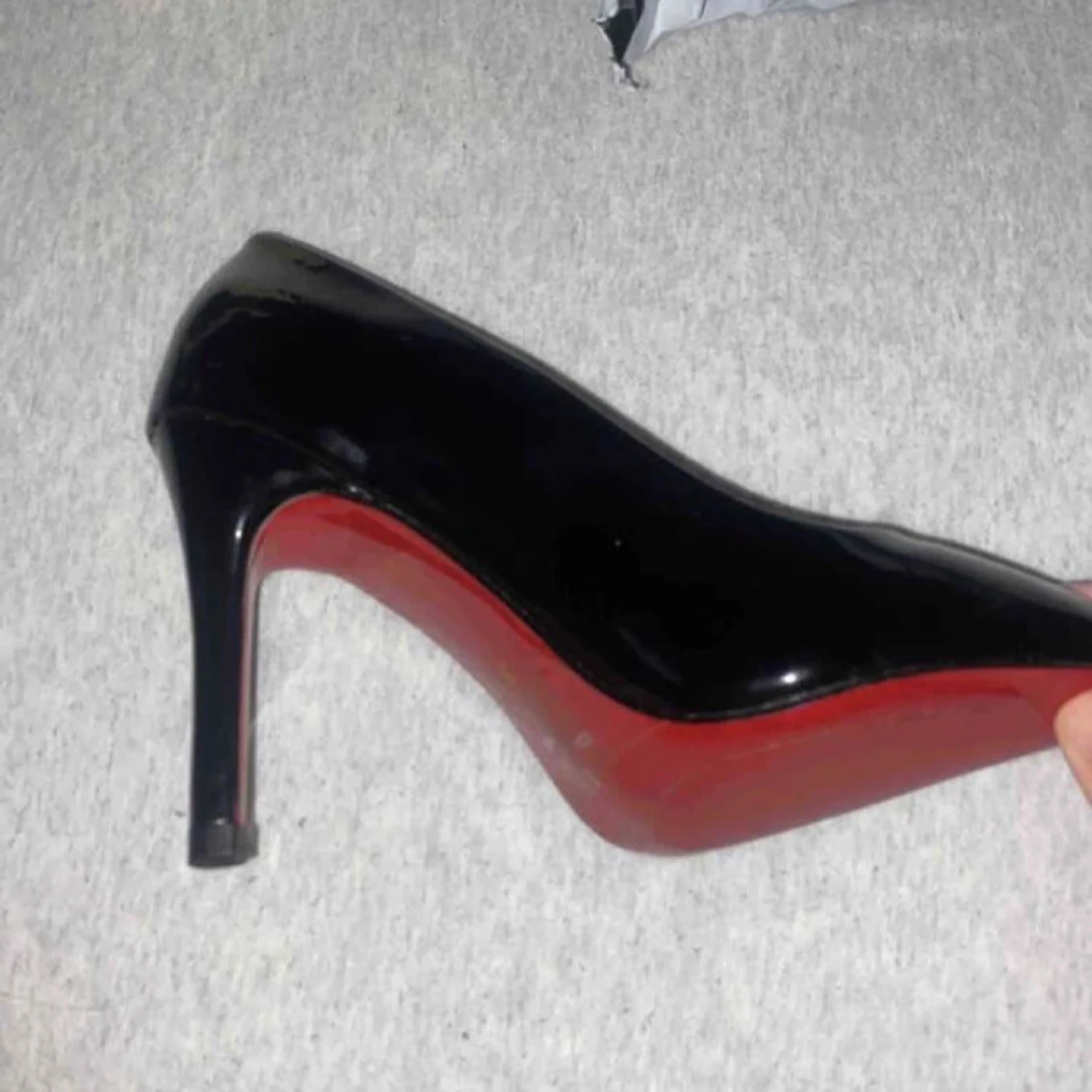 Svarta klackskor med röd sula - 1