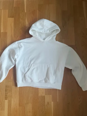 Vit hoodie från lager 157 - Vit hoodie från lager 157 i storlek S helt oanvänd 