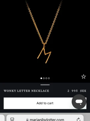 Wonky letter necklace - Säljer nu mitt wonky letter necklace från Maria Nilsdotter i bokstaven S. Det är ca två år gammalt men jag omplatineradd hos Maria Nilsdotter för typ ett år sen.