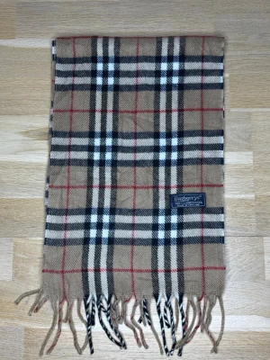 BurBerry Halsduk - BurBerry Halsduk| Storlek: NO SIZE| Skick: 9/10| Pris: 299kr| Priset går alltid att diskutera!| 