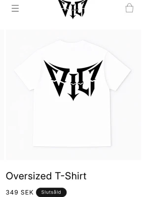 Vici oversized t-shirt - Vit oversized t-shirt från Vici med svart tryck, säljer då den inte passade, Helt ny endast testad!