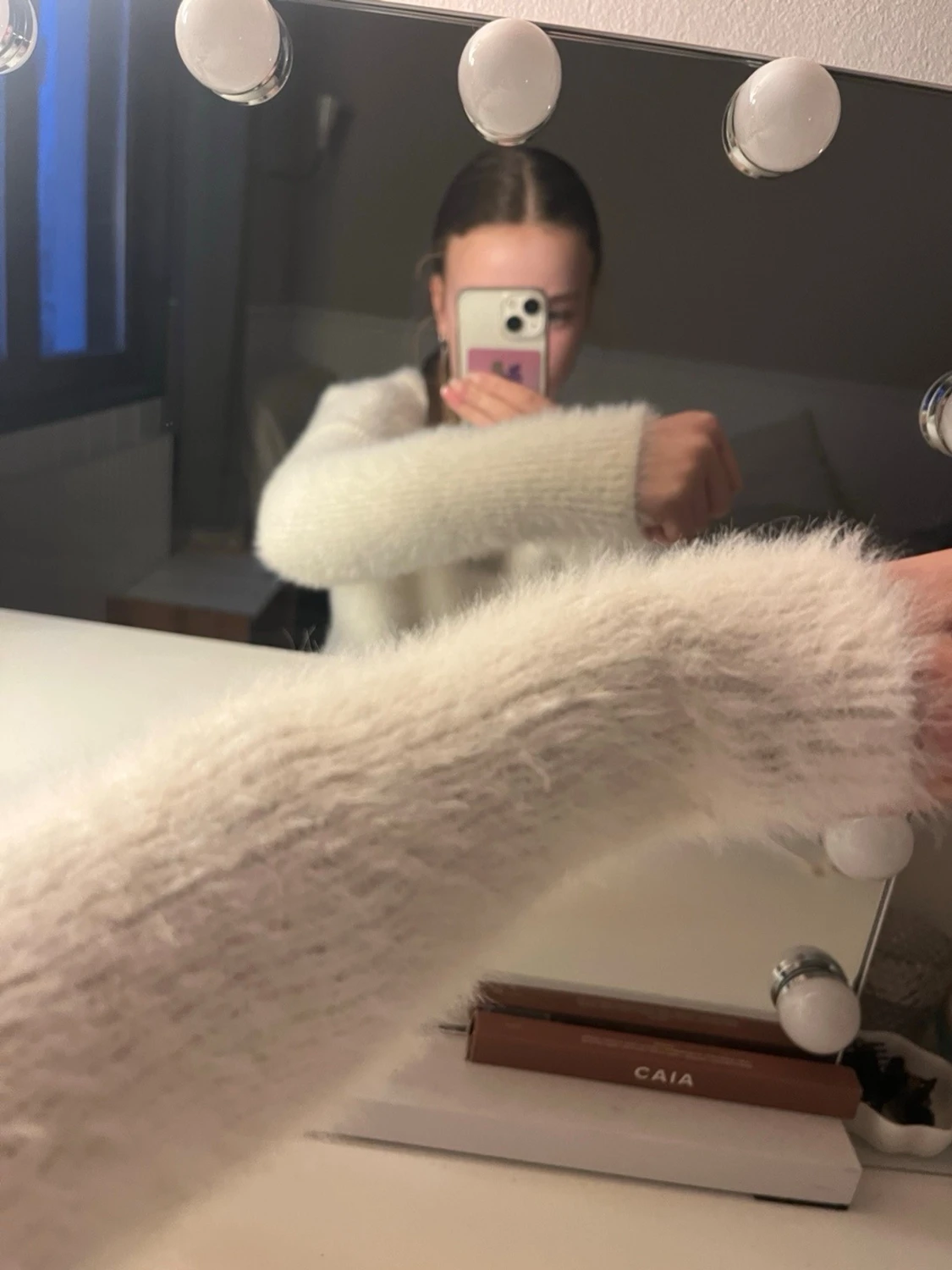 Vit fluffig stickad tröja - 1