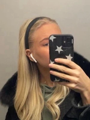 Svart diadem - Perfekt för dig som vill lägga till något fint till din outfit.