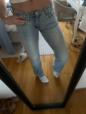 Raka jeans - Snygga jeans från weekday