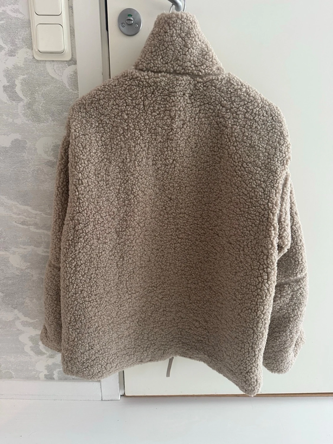 Beige pilejacka med dragkedja, slutsåld! - 1