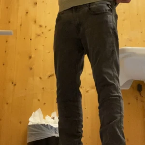 Replay anbass jeans - Säljer ett par riktigt feta replay jeans. Storlek 29/30. Skriv vid minsta fundering