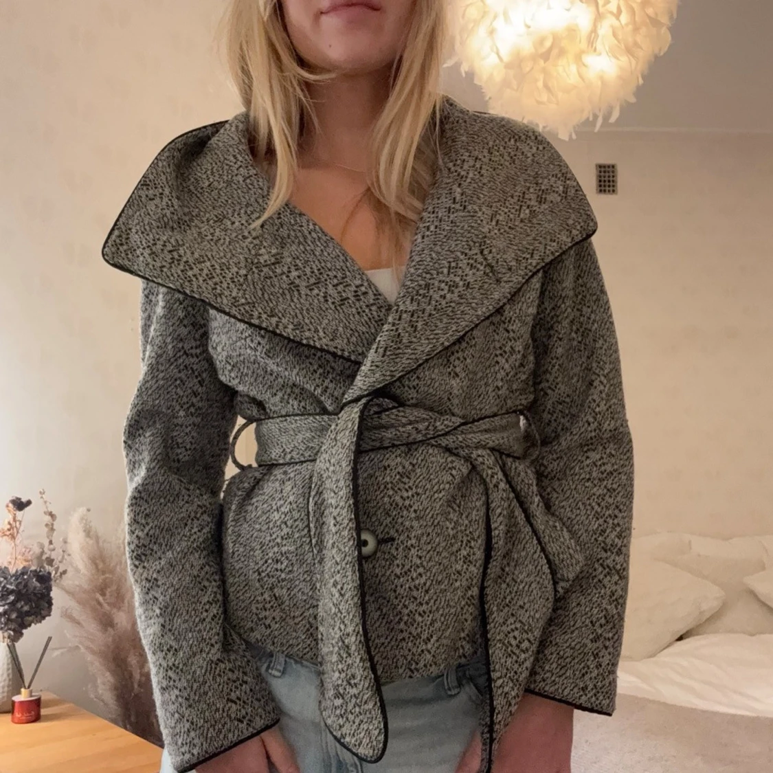 Grå jacka med bälte - 2