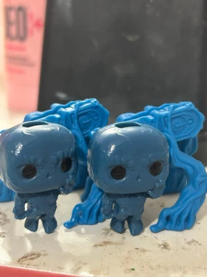 Säljer 2 vecnas  - Säljer 2 vecnas för att har 3 st säljer båda för 15-20kr priset kan diskuteras 