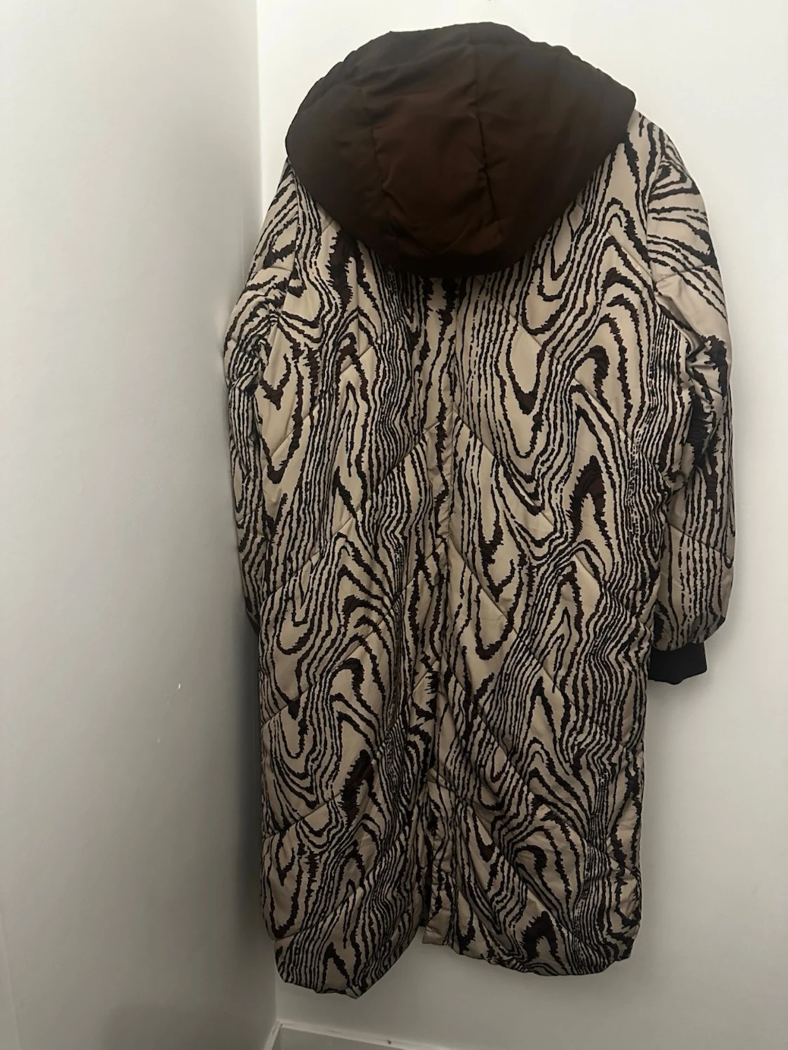 Beige och brun quiltad dunjacka från Nümph - 1