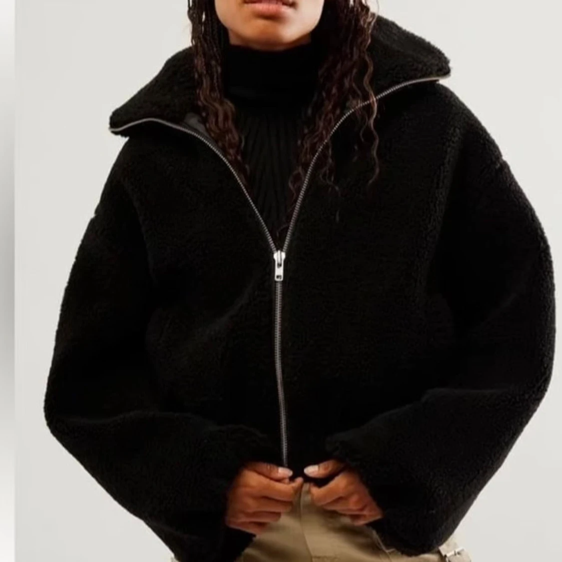 Svart teddyjacka med dragkedja - 1