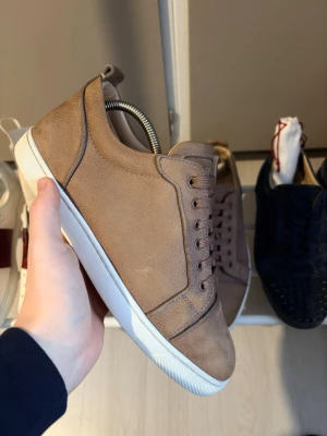 Christian Louboutin - Sjukt feta och ovanliga Loubs i storlek 43 jätte bra skick extra snören ingår🤩✅