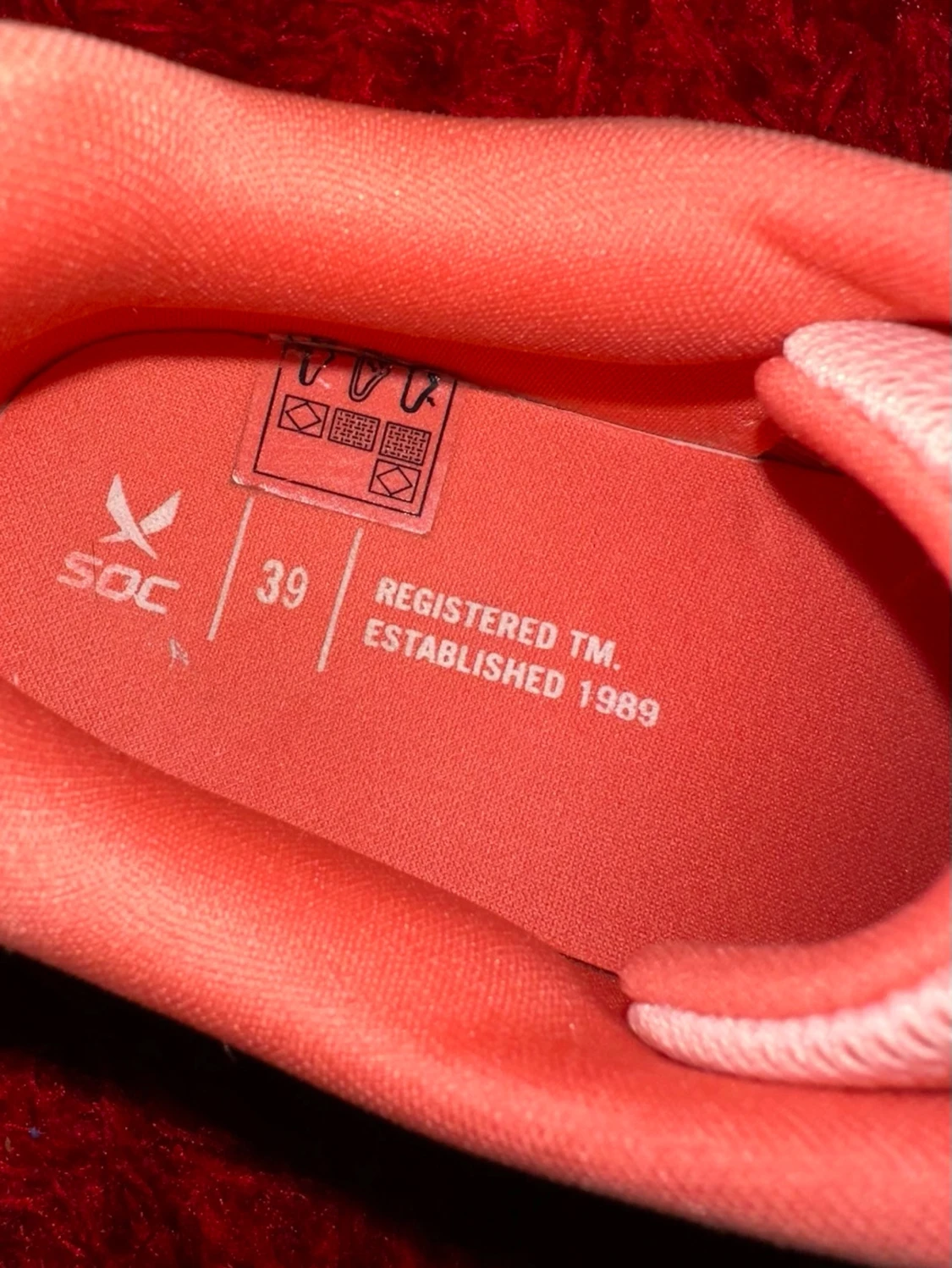 Korallfärgade sneakers med mönster sticker 39 - 6