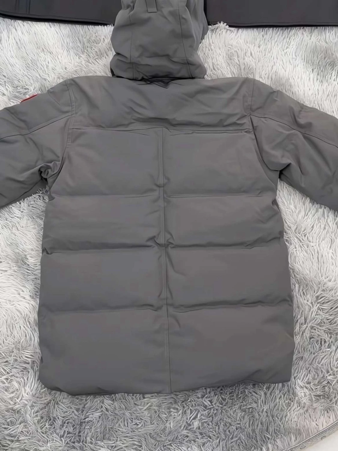 Grå pufferjacka från Canada Goose - 2