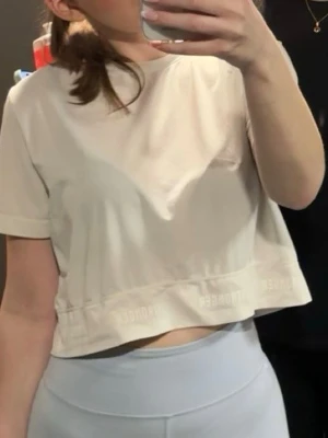 stronger träningströja - jätteskön träningströja från stronger! något kortare i modellen 