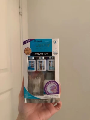 Depend Builder Gel Start Kit - Hej, jag vill bli av med allt detta då jag har börjat med andra högre produkter för naglar, det har endast testats på en nagel. Så det som har öppnats är bara soft pink och cleanser. Allt annat är helt orört. Utöver det så säljer jag tre lack som syns i andra bilden!!! Allt som allt, så tänker jag mig 400 kanske? Med tanke på att kitet är i princip helt ny, och tre extra lack kommer med ! Öppen för förslag självklart ❤️!!