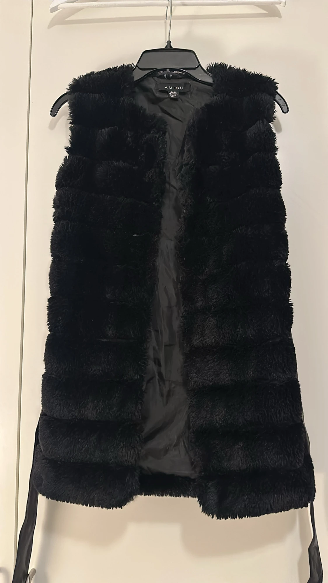Svart pälsjacka med bälte från Amisu - 1