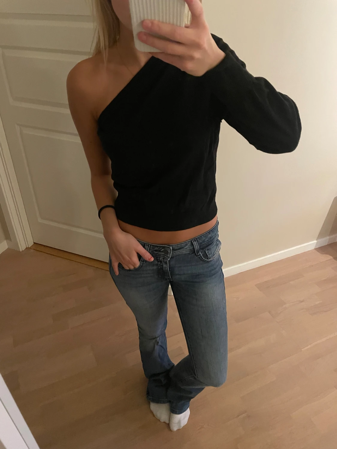 Svart oneshoulder topp - 1