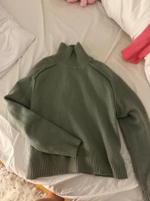 stickad tröja med polokrage - såååå fin!!!