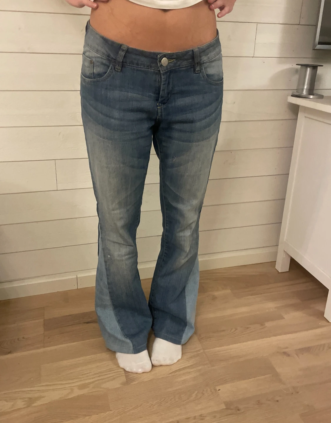 Coola omsydda bootcut jeans!  - 1
