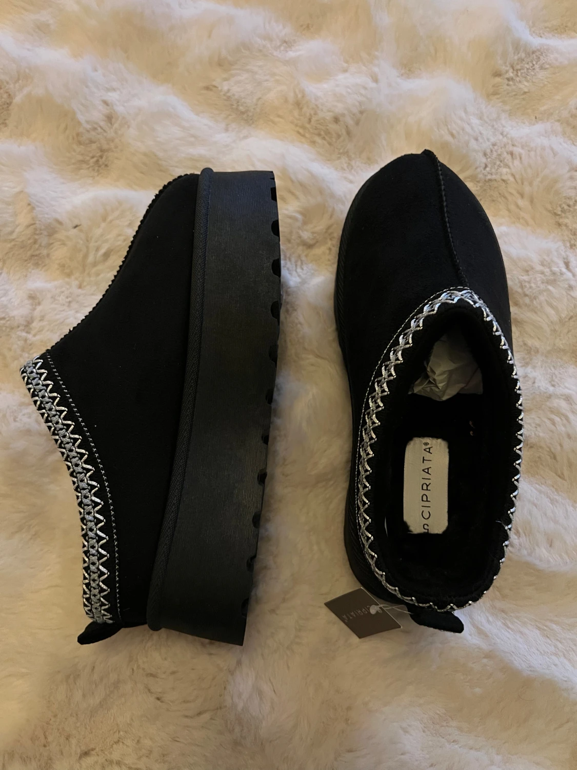 Svarta tofflor/boots