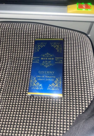 Giverny blue oud - Helt ny, öppnade den bara för att ta bilder annars är den oanvänd.