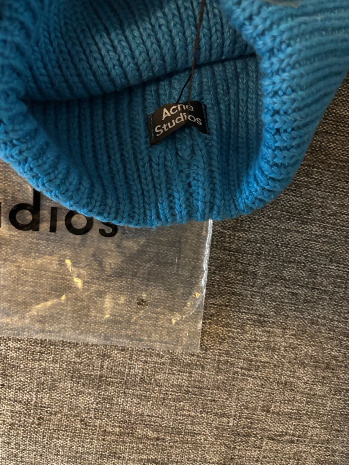 Blå mössa från Acne Studios - 2