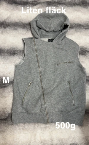 Väst-tjocktröja - Liten fläck. storlek M
